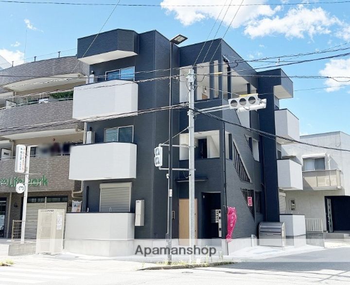 THE NOBLES 聖マリア病院前の外観