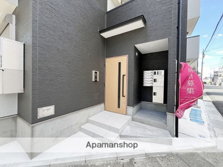 THE NOBLES 聖マリア病院前の外観