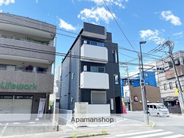 THE NOBLES 聖マリア病院前の外観