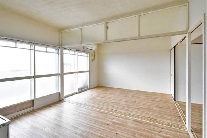 ビレッジハウス小出1号棟0406の居間