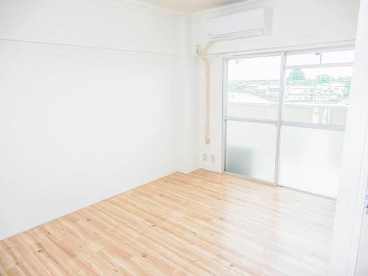 ビレッジハウス高山1号棟0302の居間