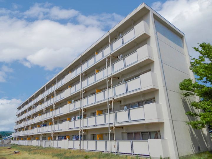 ビレッジハウス青山Ⅱ1号棟の外観