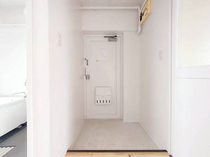 ビレッジハウス石橋第二1号棟の玄関