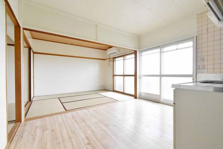 ビレッジハウス上北島2号棟の居間
