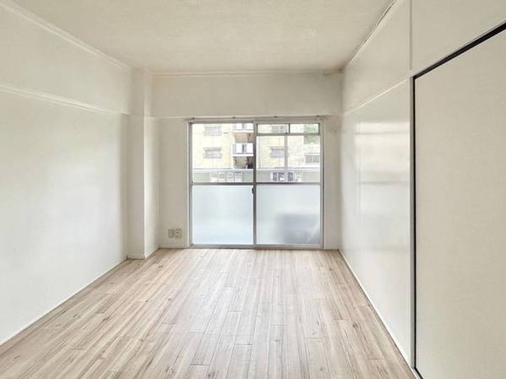 ビレッジハウス笠原2号棟0304の居間