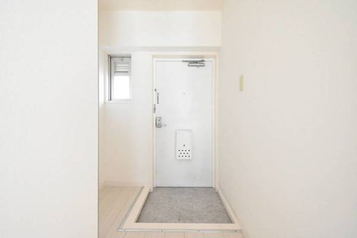 ビレッジハウス中貫1号棟の玄関