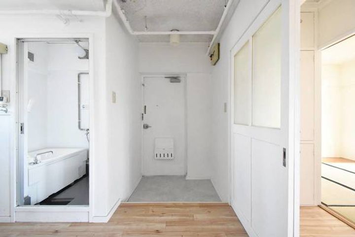 ビレッジハウス中込2号棟の玄関