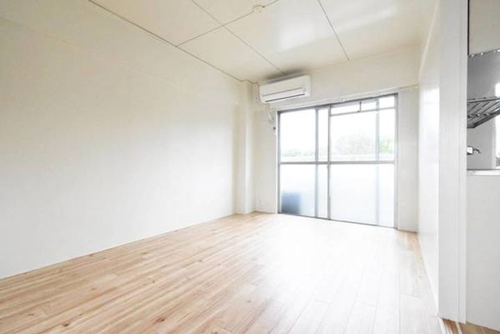 ビレッジハウス結城2号棟0208の居間