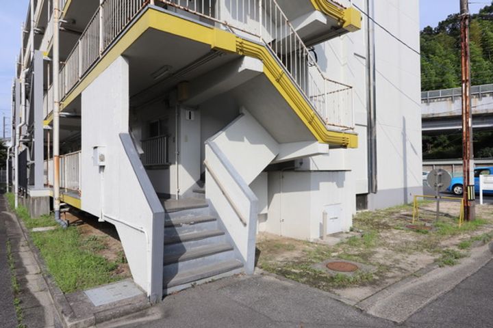 ビレッジハウス下更地2号棟の外観