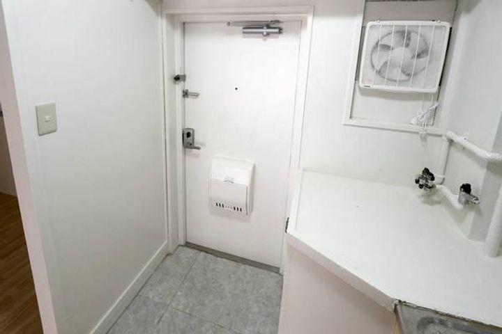 ビレッジハウス松寄1号棟0409の玄関