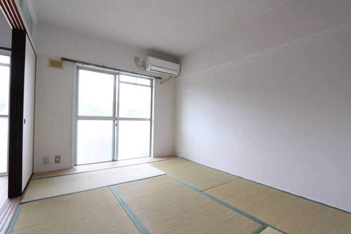 ビレッジハウス北山手2号棟の居間