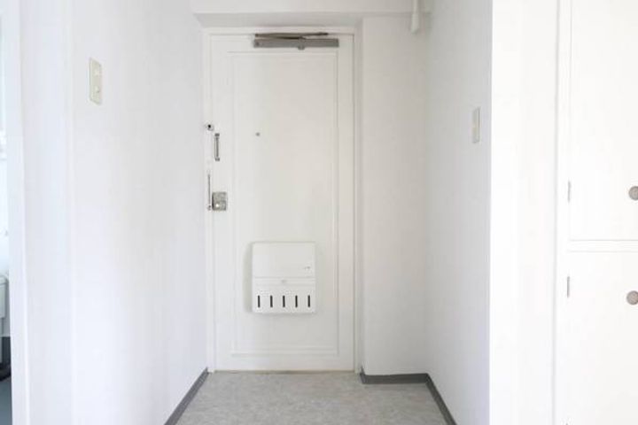 ビレッジハウス北山手2号棟の玄関