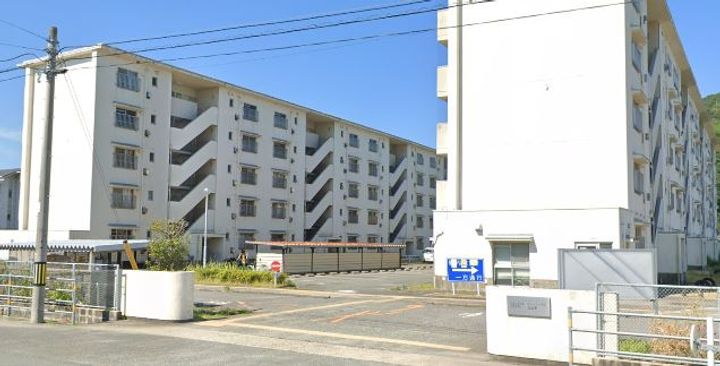 ビレッジハウス北山手2号棟の外観