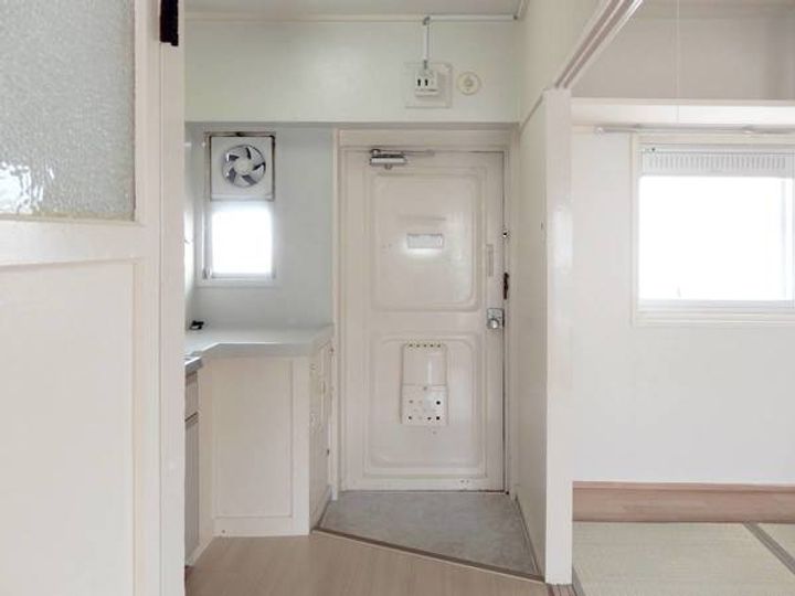 ビレッジハウス加田1号棟の玄関