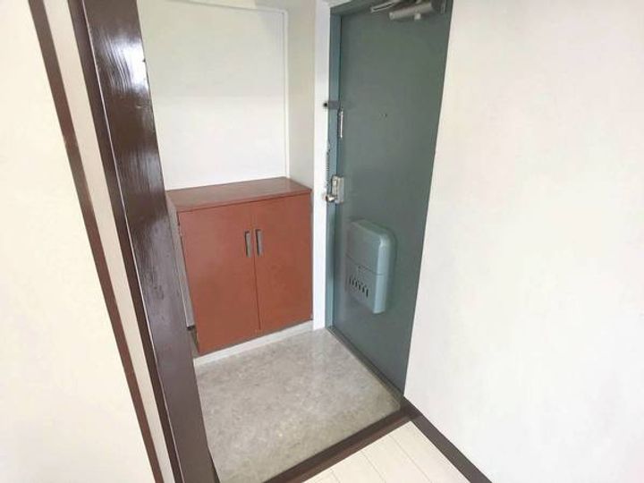 ビレッジハウス郭内1号棟0501の玄関