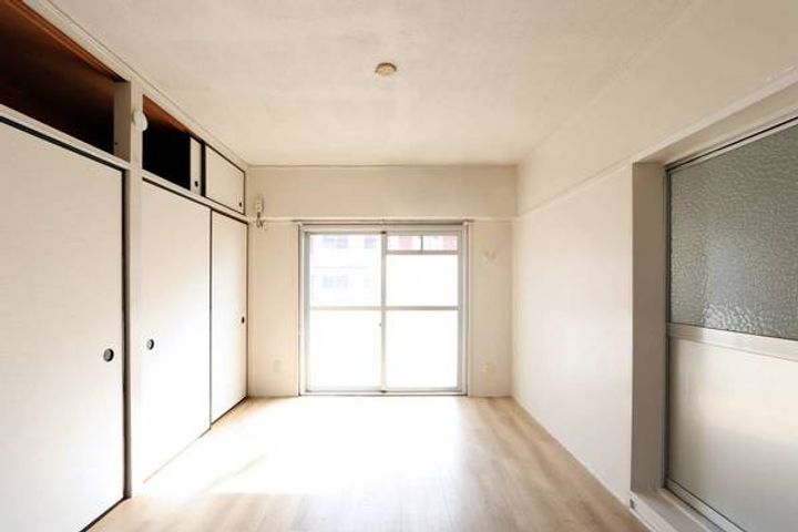 ビレッジハウス磯山2号棟0207の居間