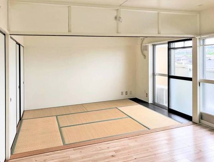 ビレッジハウス金津2号棟0401の居間