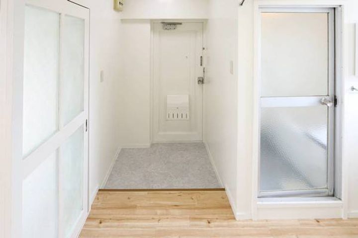 ビレッジハウス津の井4号棟の玄関