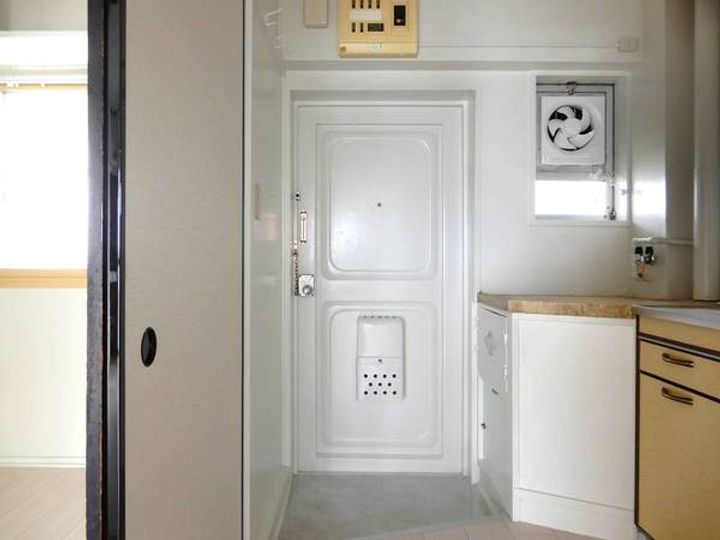 ビレッジハウス白銀2号棟0401の玄関