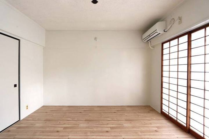 ビレッジハウス常磐2号棟の居間