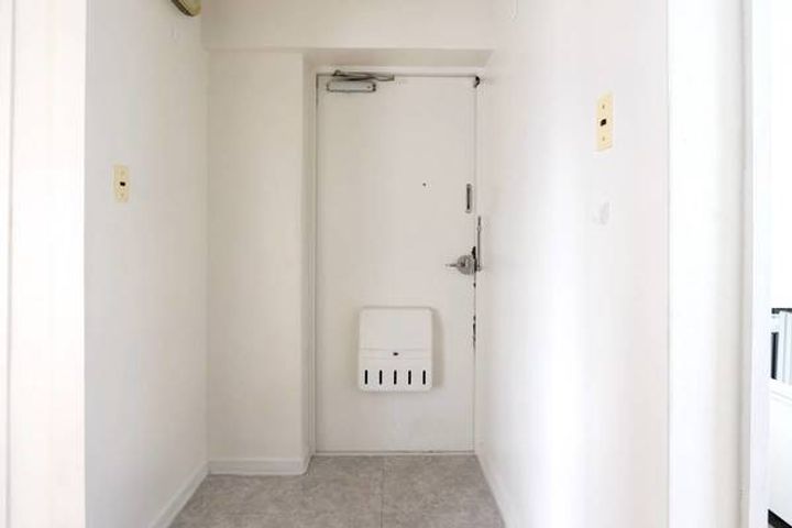 ビレッジハウス常磐2号棟の玄関