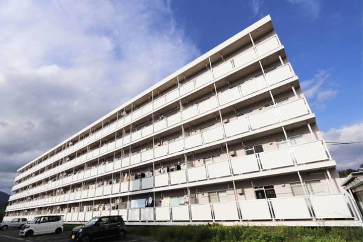 ビレッジハウス常磐2号棟の外観