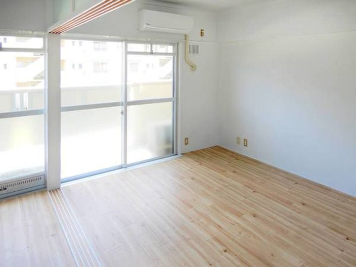 ビレッジハウス朝日2号棟0102の居間