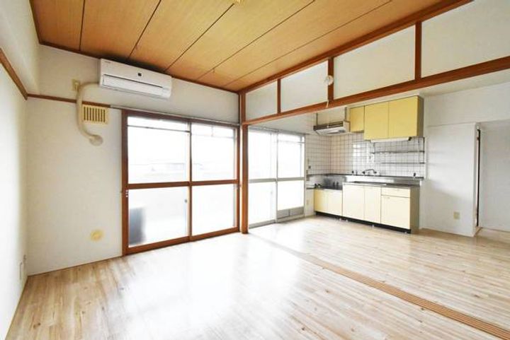 ビレッジハウス西本郷2号棟の居間
