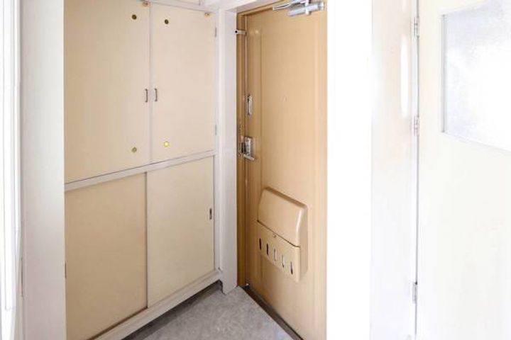 ビレッジハウス江刺1号棟の玄関