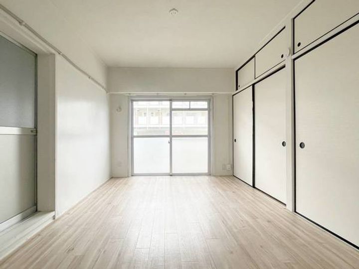 ビレッジハウス巣南2号棟0406の居間