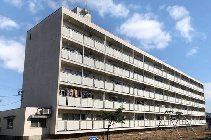 ビレッジハウス村国2号棟の外観