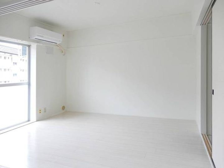 ビレッジハウス日向1号棟0406の居間