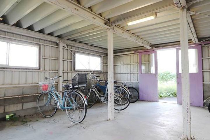 ビレッジハウス六田3号棟0205の周辺