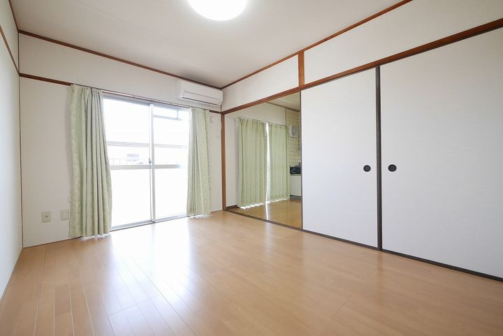 法月ハイツの居間