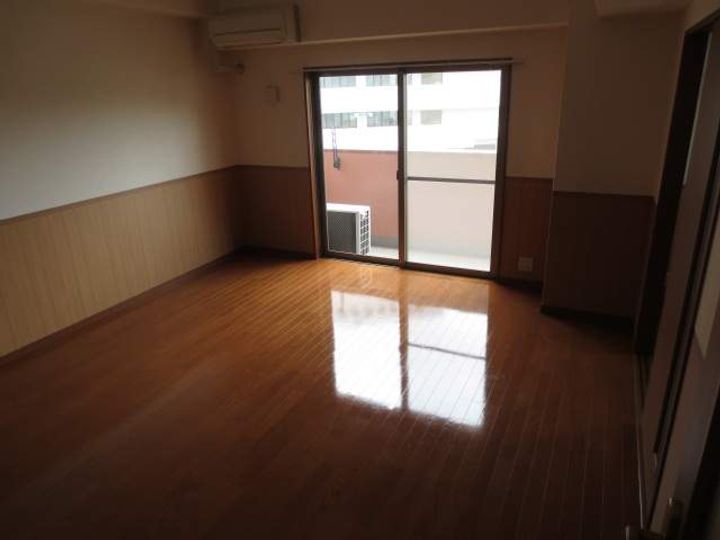クリーク島瀬803の居間