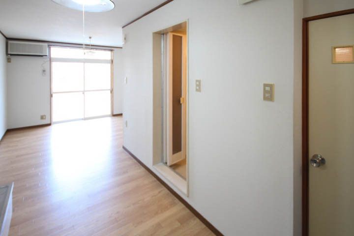 潮見コーポ102の居間