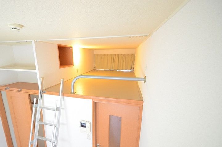 レオパレスフォーチュンヒル204の居間
