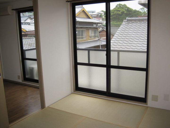 サンルージュ高梨102の居間
