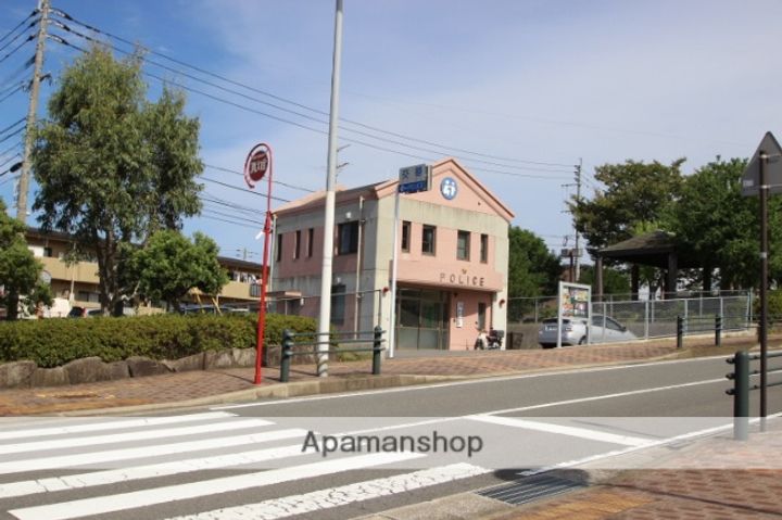 トラッドまなびの301の周辺