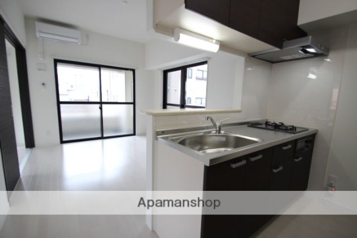 MODERN PALAZZO 浦上駅前の居間