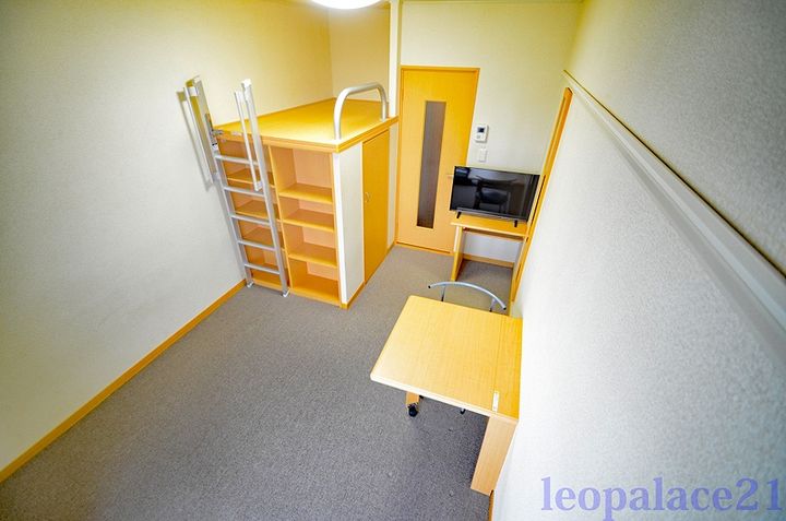 レオパレスリバーサイド K301の居間