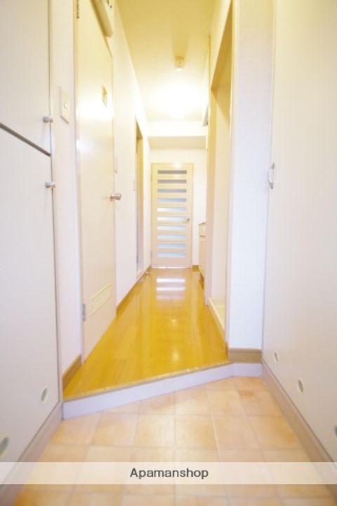 コート新屋敷の玄関