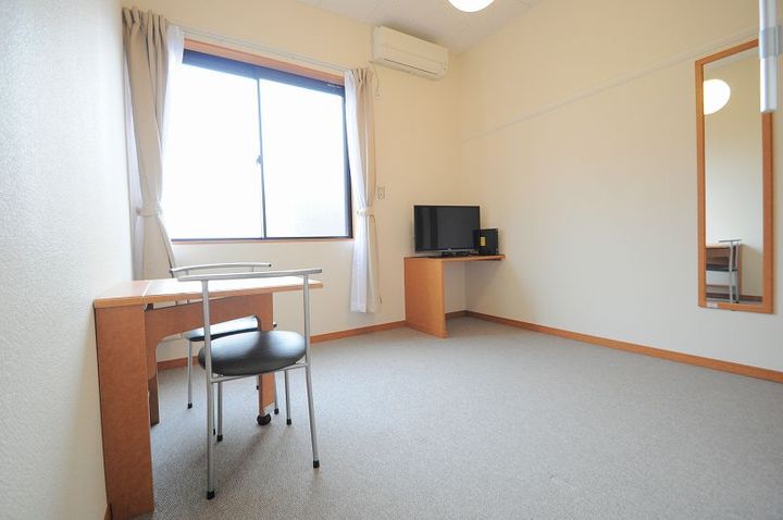 レオパレスRYO202の居間