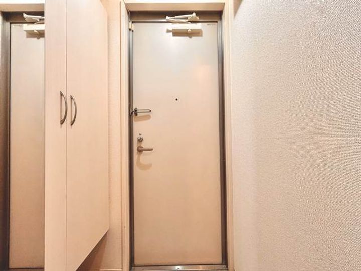 グランベージュ A棟の玄関