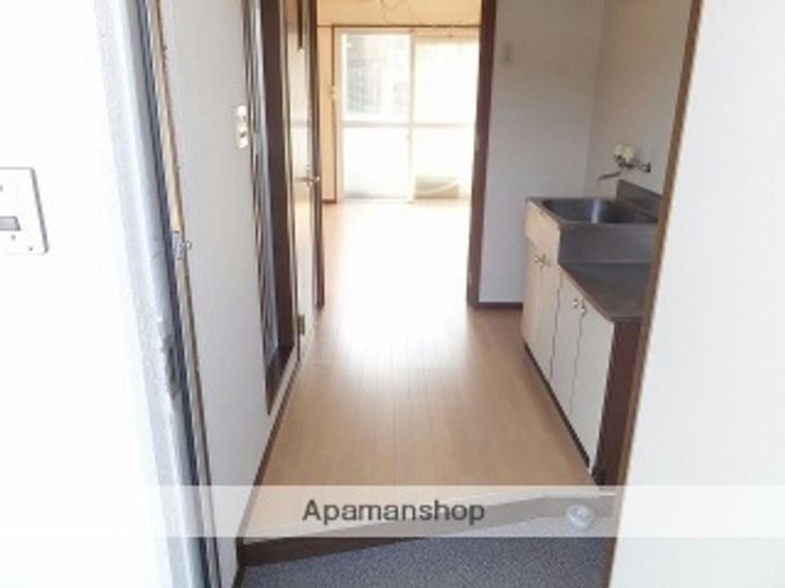 サングラッド黒髪の玄関