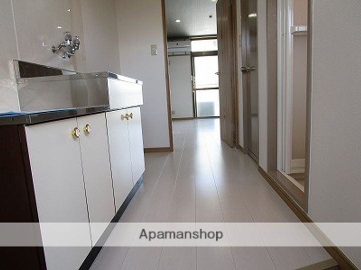 ジュネスイトウの玄関