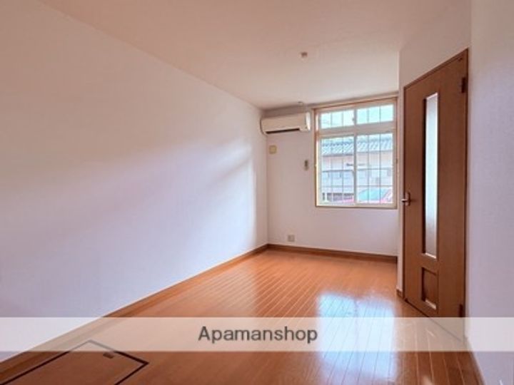 ヨーロピアンシャレー八景水谷の居間