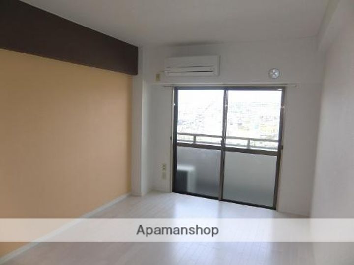 コート黒髪の居間