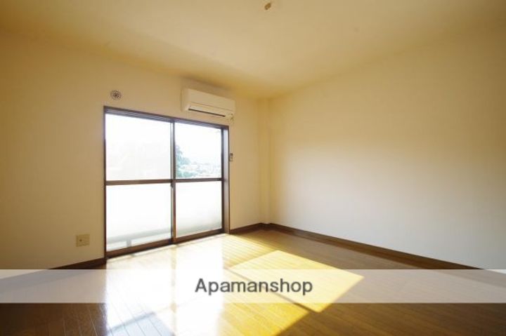 熊本県熊本市西区花園5丁目の賃貸マンションの居間