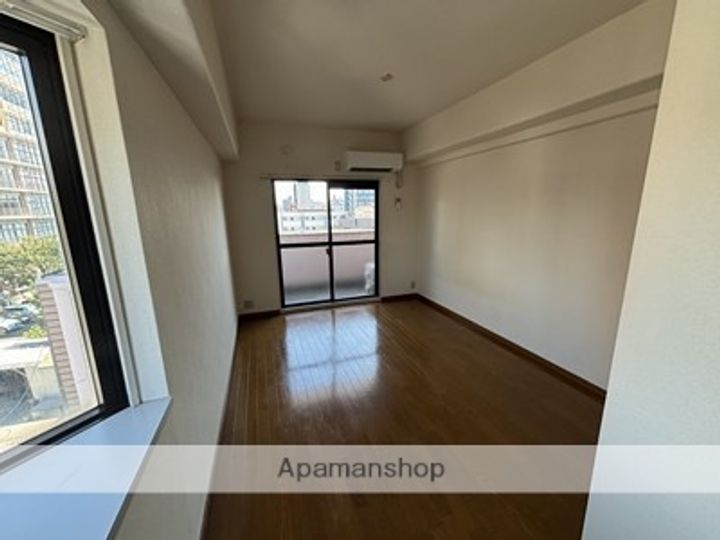 メゾン・ド・九品寺の居間